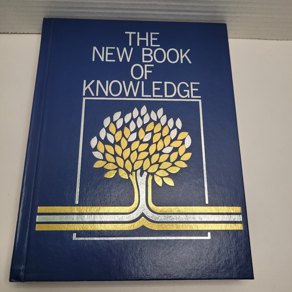 The New Book of Knowledge 2008 Annual Illustrated Encyclopedia Hardcover